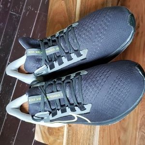 Nike Air Zoom Pegasus 38.  Gray size 8.  Pre-owned.   Good condition